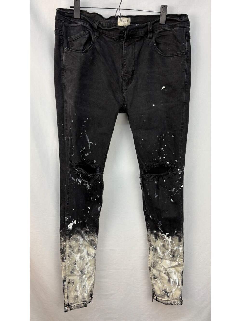 KDNK Painter's Distressed Black Ankle Zip Size XXL/38 Jeans